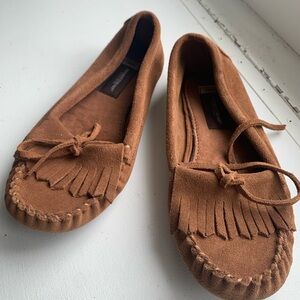 Manitobah Mukluks suede moccasin flat